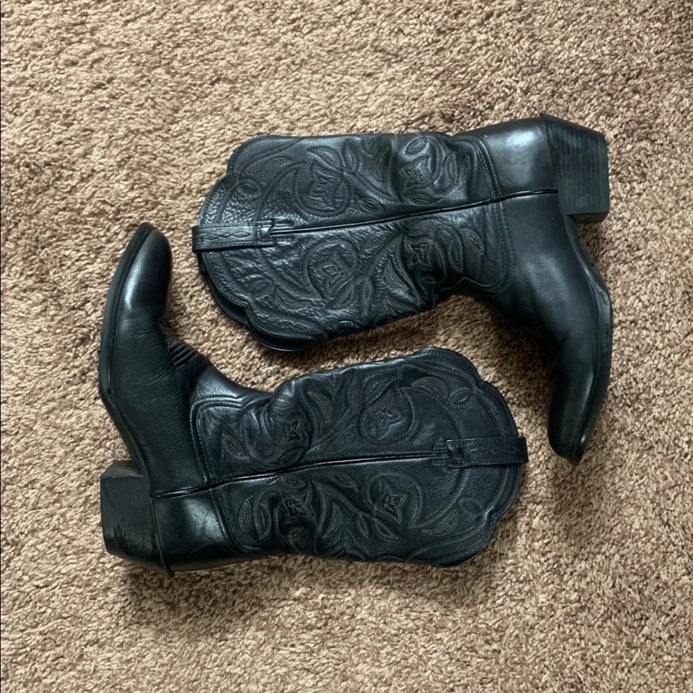 Beautiful Western Ariat Boots
